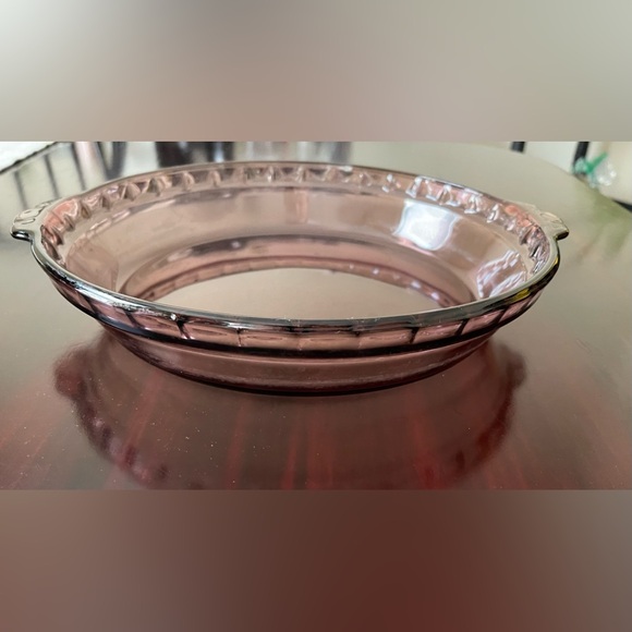 Pyrex Cranberry Scalloped 9.5” Pie Dish #229 - Picture 2 of 8